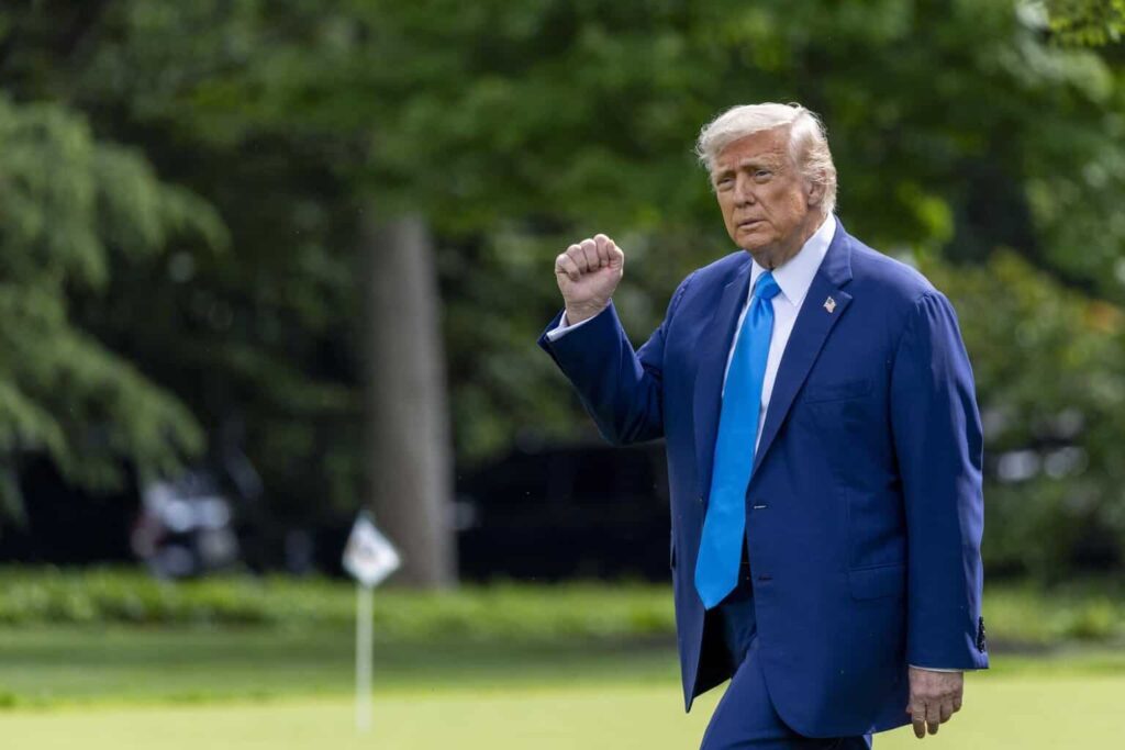 Trump firma una orden ejecutiva para reducir la «amenaza creciente» de los drones en EE.UU.