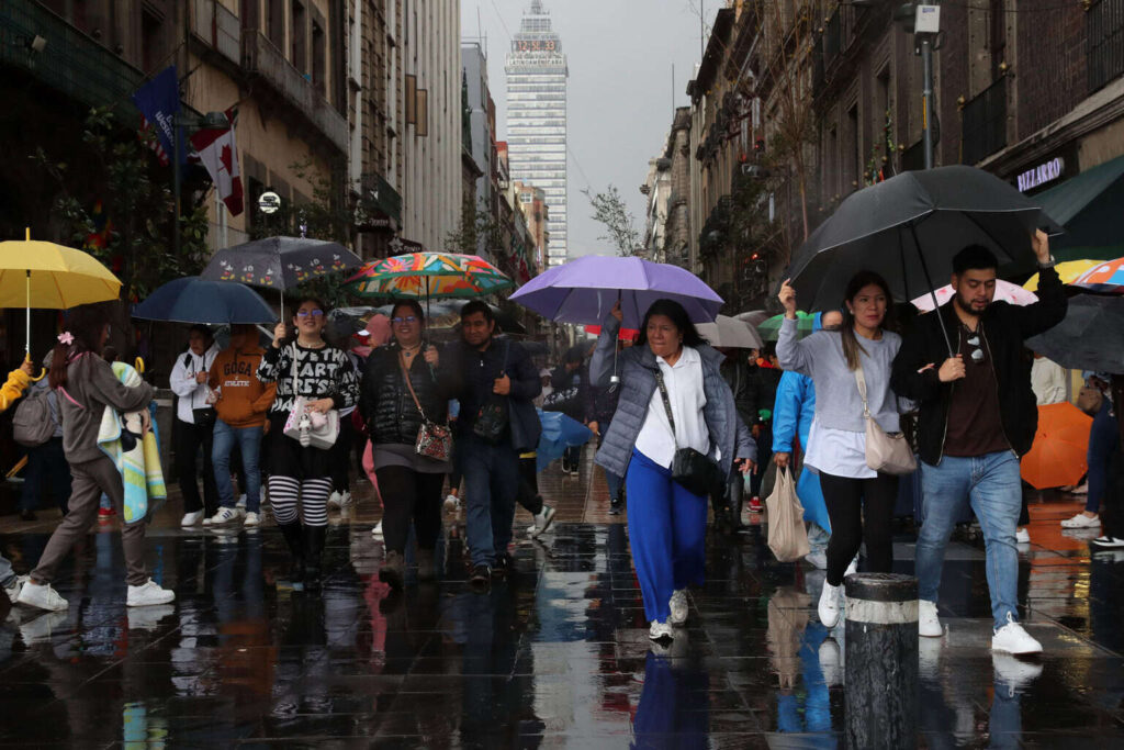 Activan Alerta Roja, Naranja y Amarilla por fuertes lluvias en la CDMX