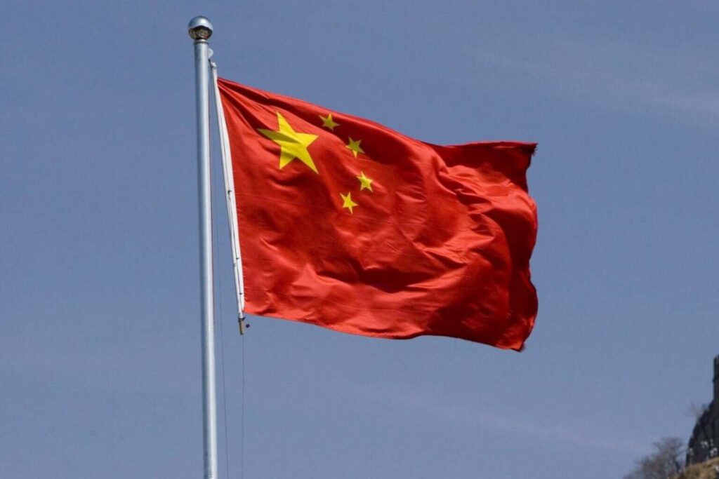 China insta a sus ciudadanos a abandonar Israel por vía terrestre «lo antes posible»