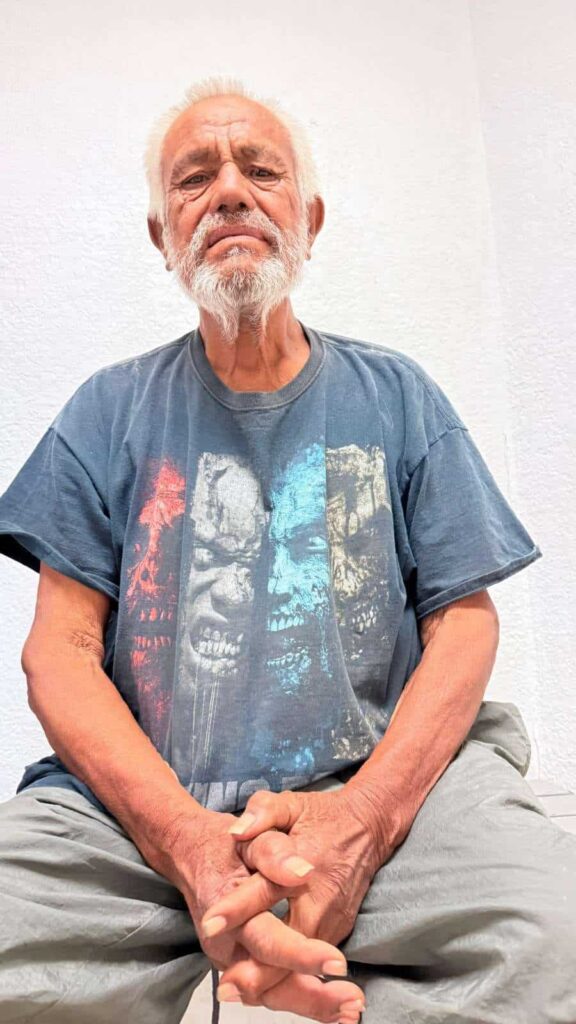 Buscan a familiares de hombre extraviado