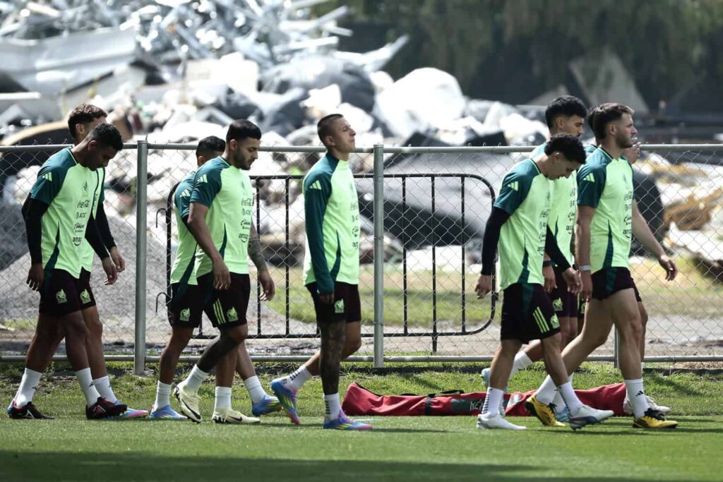 La Selección Mexicana llega en silencio a Los Ángeles, lista para defender el título