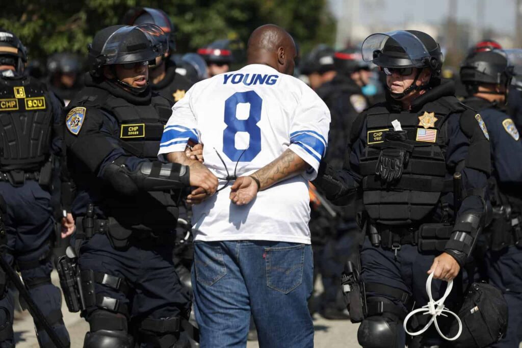 Anuncian múltiples arrestos y acusaciones por actos vandálicos en Los Ángeles