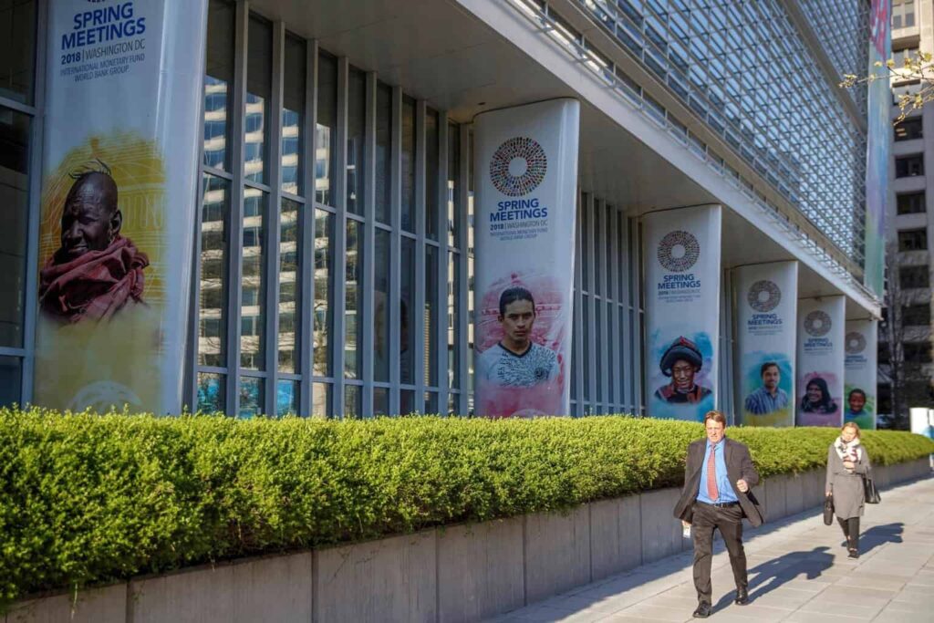 América Latina crecerá un 2.3% en 2025, con México en el centro de las tensiones