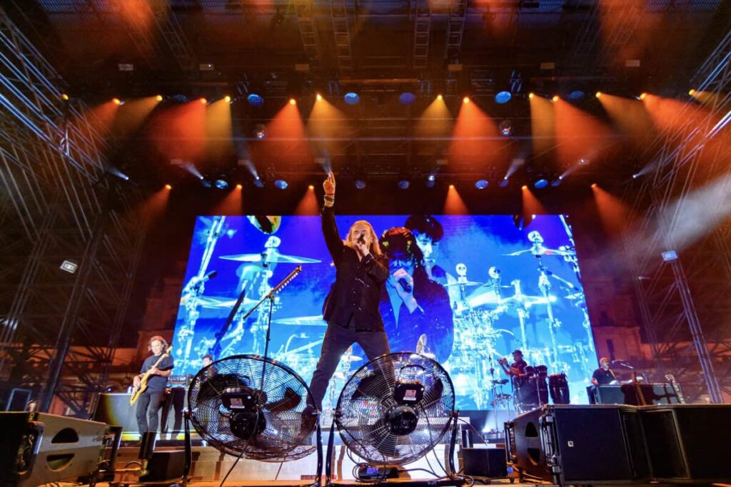 Maná conquista al público en Icónica Santalucía Sevilla Fest