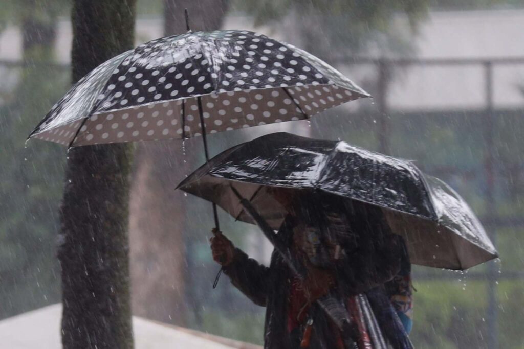 Fuertes lluvias en la CDMX; activan Alerta Púrpura en Álvaro Obregón