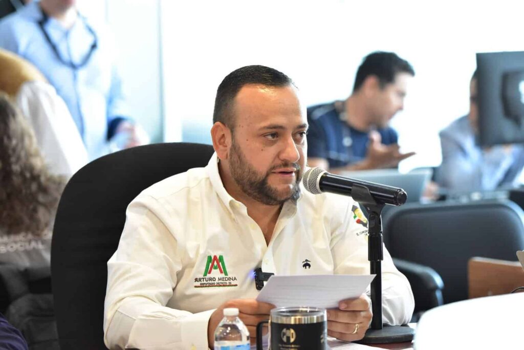 Promueve Arturo Medina establecer obligación del gobierno a atender salud mental de personal médico