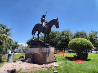Traslada municipio estatua del Indio Victorio a la Plaza Tierra de Encuentro