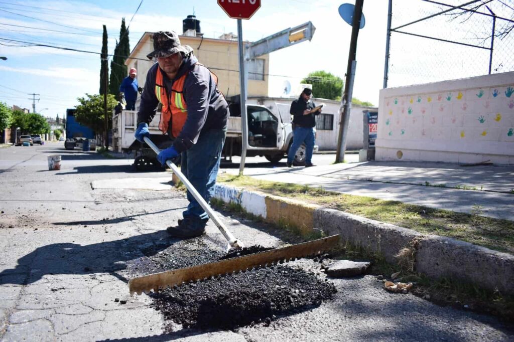 A partir de este lunes se retomará el programa permanente de bacheo con mezcla caliente