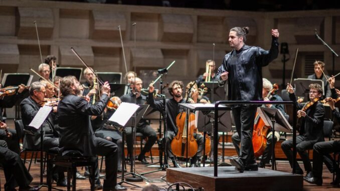 Rodrigo Sámano recibe Premio del Público en el ICCR 2025
