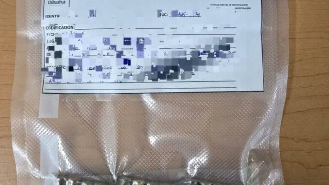 Detiene AEI a dos hermanos en posesión de un arma de fuego y droga en la colonia Robinson