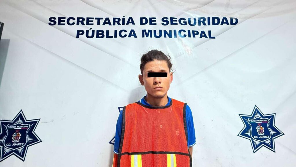 Detienen a un adolescente y a un hombre por asaltar tienda de conveniencia