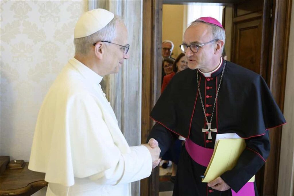 León XIV nombra un nuevo presidente de la comisión vaticana contra los abusos a menores