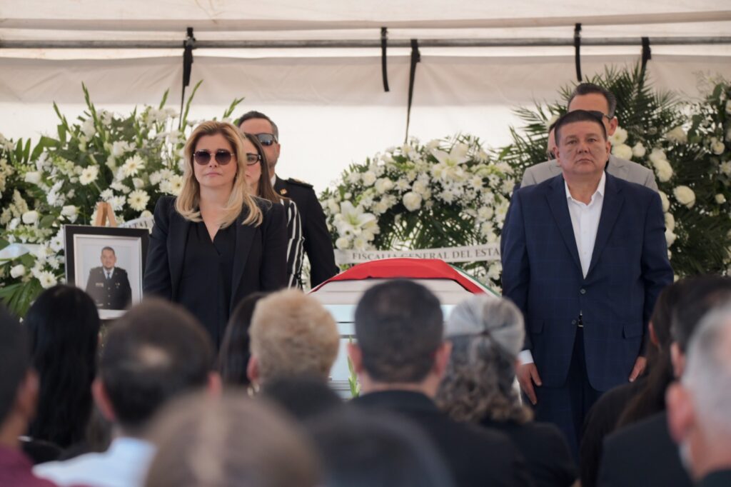 Despiden en sentida ceremonia luctuosa al Director de la AEI y a su escolta fallecidos en cumplimiento del deber