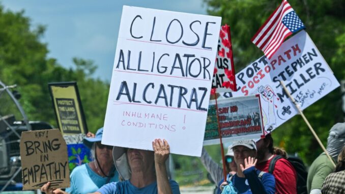 Corte de apelaciones permite que siga abierto el centro migratorio ‘Alligator Alcatraz’