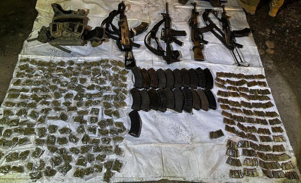 Tras tiroteo en Moris detienen a 3 con arsenal, explosivos y droga