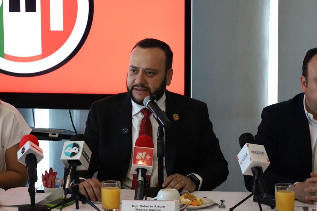 “Cobardes y doble cara”; Morena pidió que sacaran a jóvenes del Congreso: Medina responde a Estrada