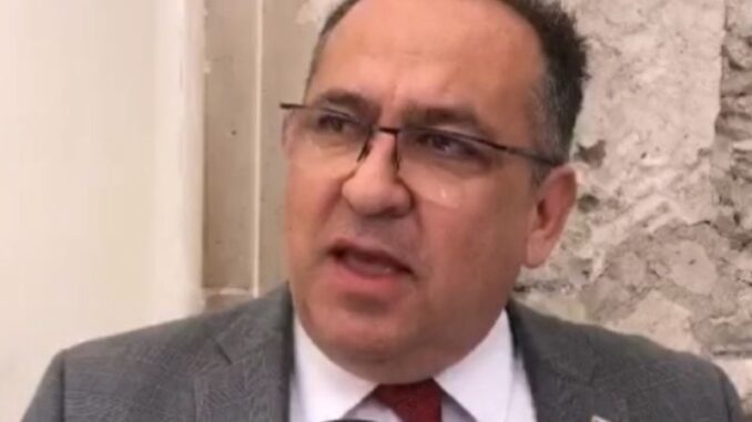 Estudiantes de Odontología levantan la voz por fallas en servicios; Rector de la UACH promete soluciones
