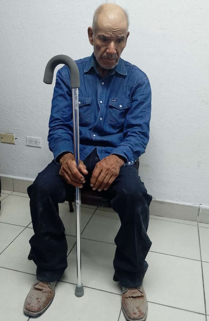 Piden apoyo para localizar a familia de hombre extraviado