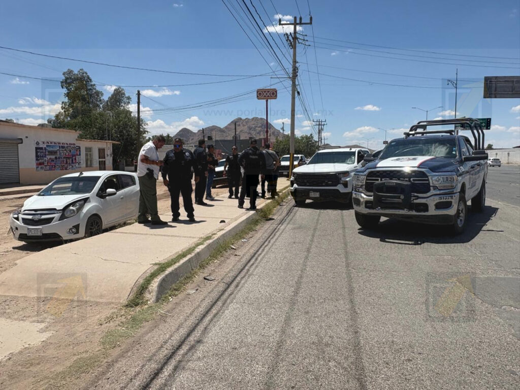 Persecución termina con tres detenidos armados tras choque