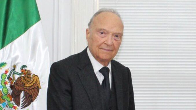 Embajador Gertz Manero presenta cartas credenciales al rey Carlos III