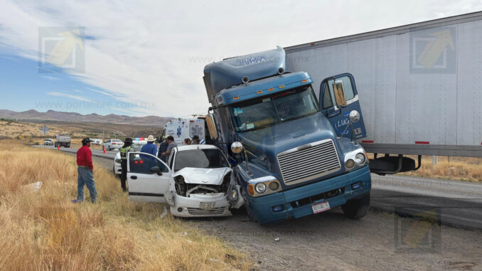 Tráiler fuera de control provoca choque lateral en las «Curvas del Perico»; una adolescente lesionada
