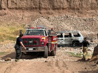 Incendio consume camioneta robada en Jardines de Oriente
