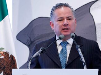 Economía formaliza la salida de Santiago Nieto del IMPI