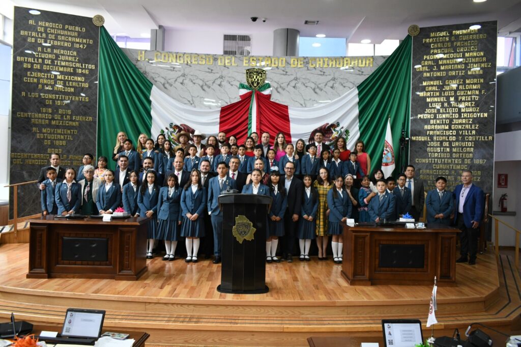 Sesionan diputados infantiles por un día
