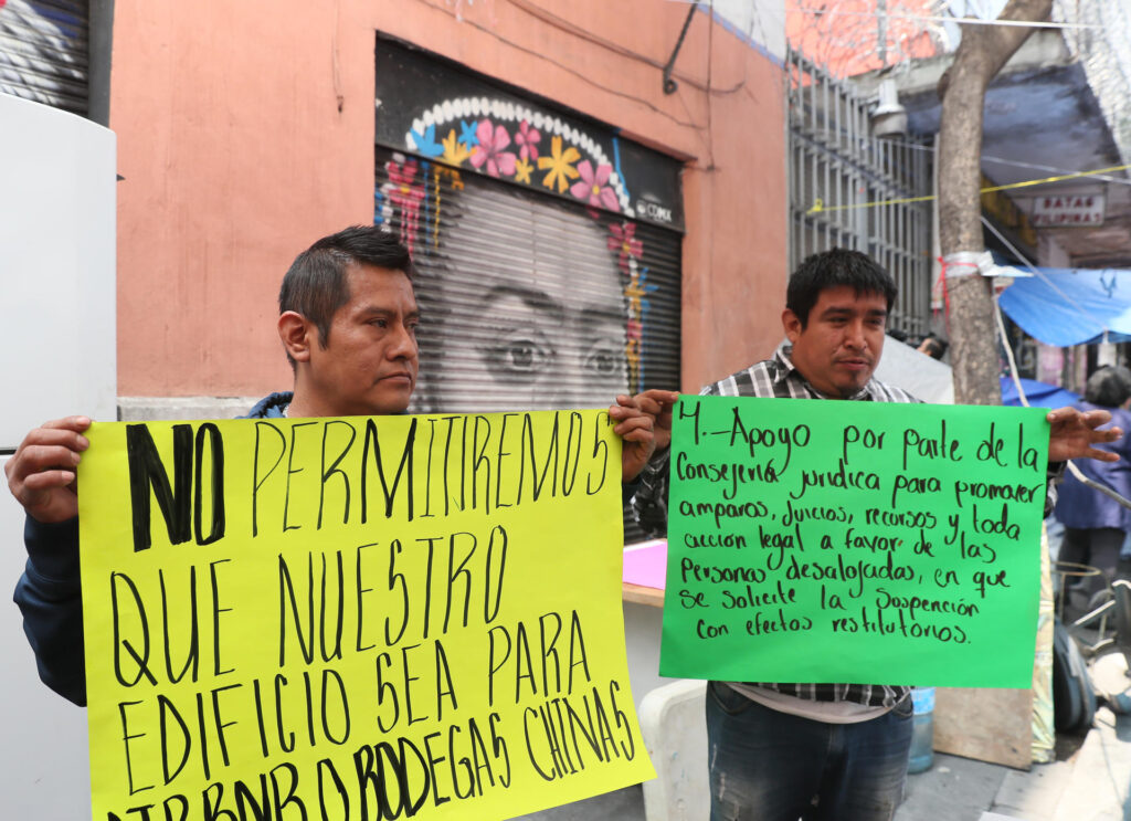 Familias desalojadas en CDMX advierten que mantendrán plantón durante Mundial