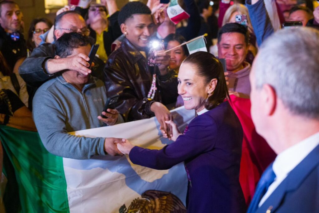 Videos: Sheinbaum llega a España; así fue recibida en Barcelona