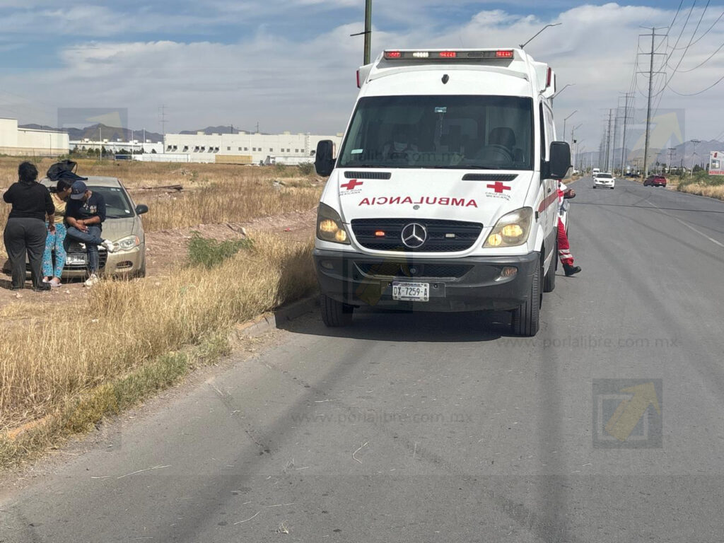 Pierde neumático y termina volcado en R. Almada 