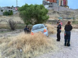Conductora vuelca en la Vía Sicilia