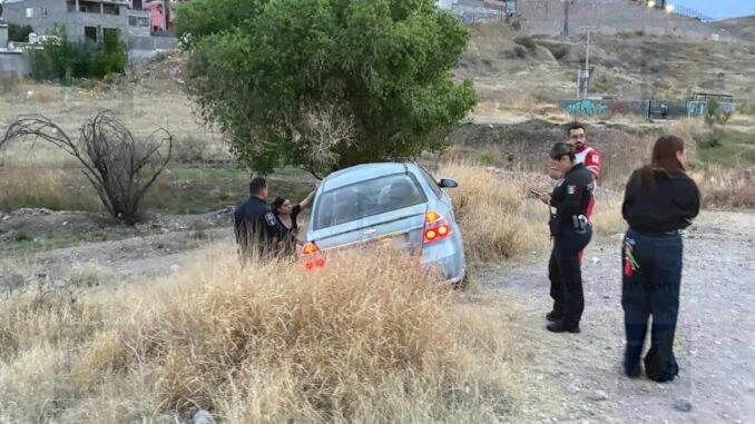 Conductora vuelca en la Vía Sicilia