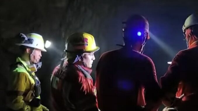 Continúan los esfuerzos para rescatar a mineros atrapados en Sinaloa