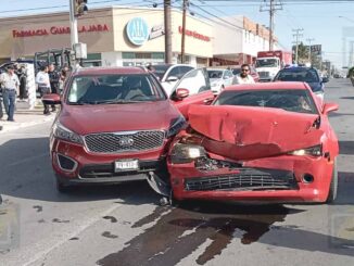 Conductor omite alto y provoca choque en la avenida Río de Janeiro
