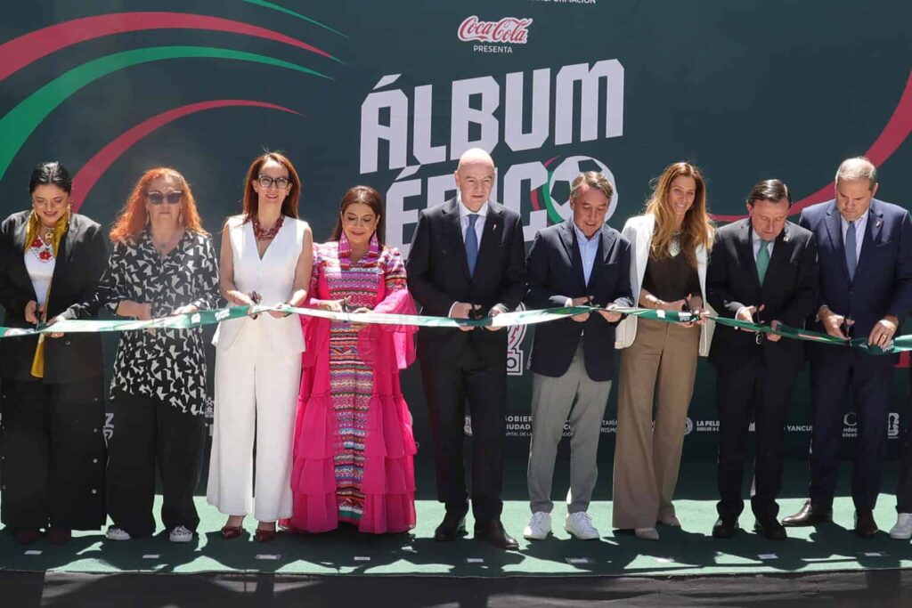 Infantino califica de especial estar en México, donde «se inventó el fútbol»