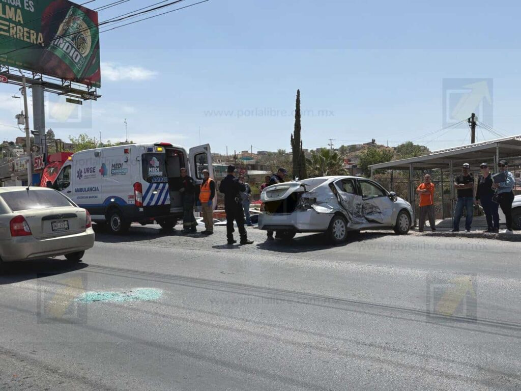 Choque múltiple con pipa de gas LP deja dos lesionados en la avenida Pacheco