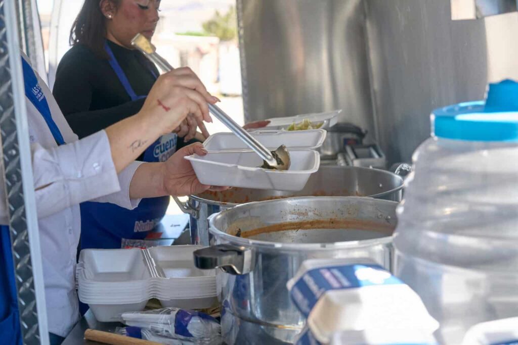 Llega comedor móvil de NutriChihuahua a la colonia Riberas de Sacramento