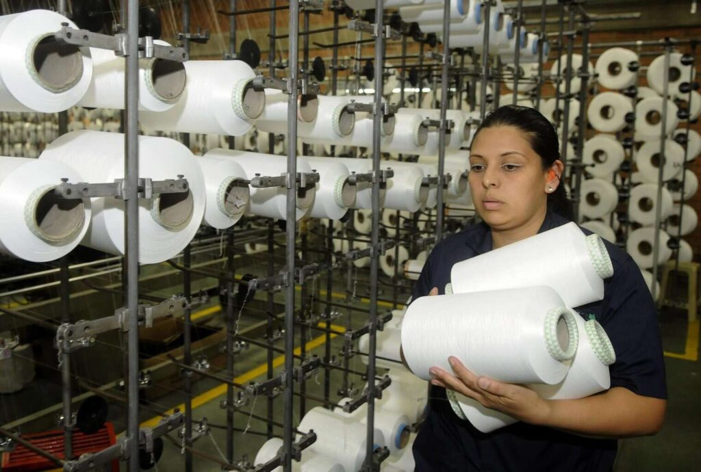 Costos de adaptación de empresas frenan ajuste a reducción de semana laboral