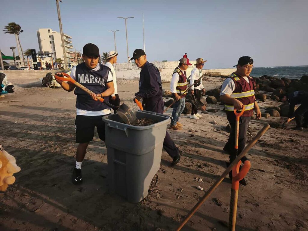 Sheinbaum afirma que derrame en golfo de México fue de un barco; pide investigación penal