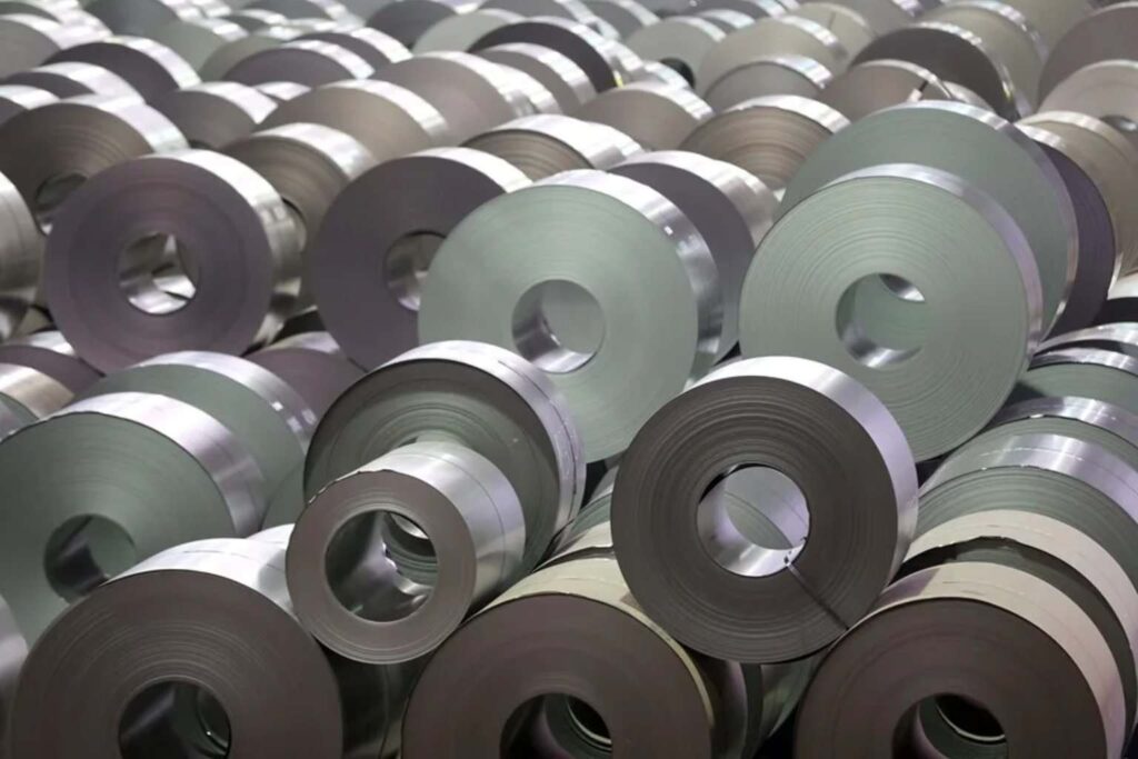México busca eliminar aranceles al acero, aluminio y vehículos en revisión del T-MEC