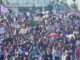 Marcha del 8M irrumpe en la Plaza del Ángel entre consignas, pintas y fuerte resguardo en edificios públicos