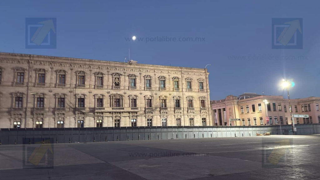 Blindan el Centro Histórico previo a la marcha 8M