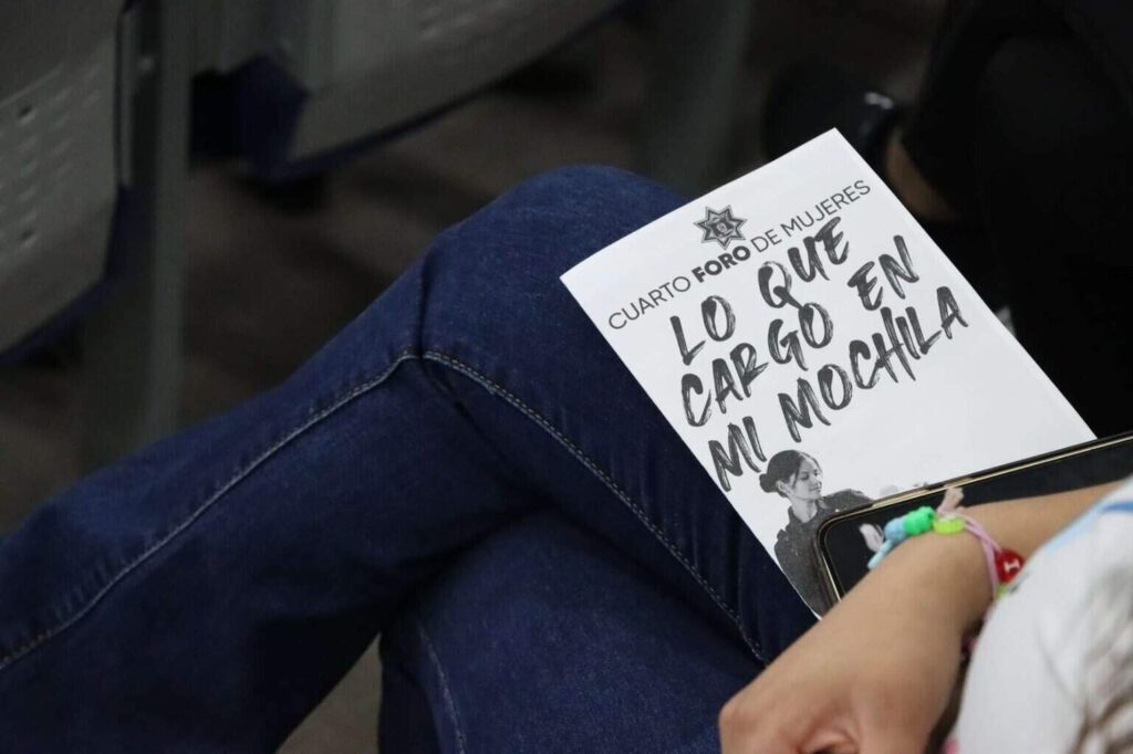 Capacitan a mujeres policías en salud emocional y toma de decisiones
