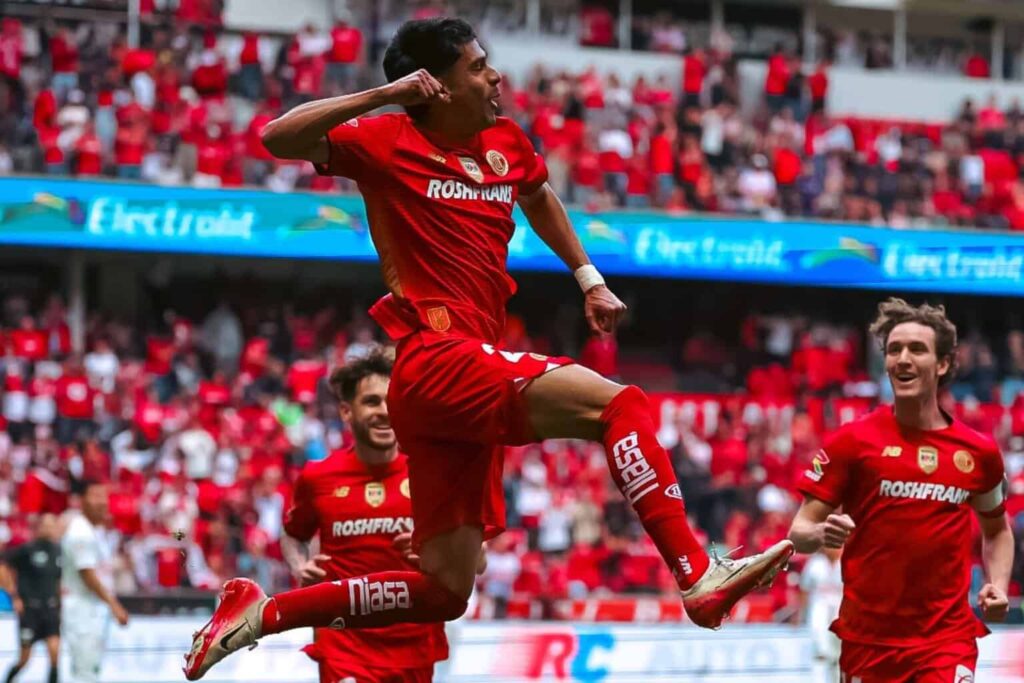 Toluca le quita a Chivas el liderato