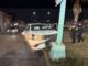 Conductor impacta luminaria frente a Plaza Miguel sobre calle Club de Leones