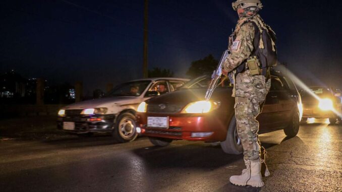Pakistán bombardea Kabul y declara entrar en «guerra abierta» con Afganistán