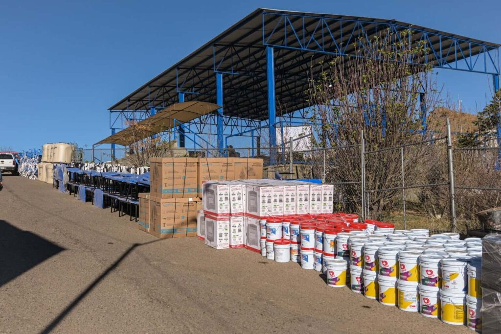 Maru Campos entrega en Parral equipamiento para 110 escuelas de la región sur