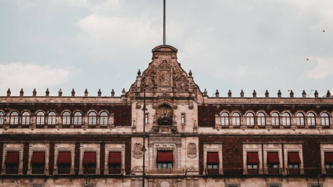 Morena, PT y PVEM se reúnen en Palacio Nacional para abordar la reforma electoral