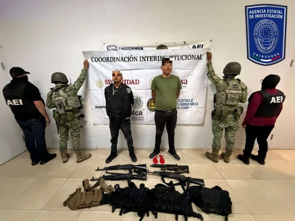 Vinculados a proceso penal por posesión ilegal de armas de fuego y vehículo con reporte de robo en Parral